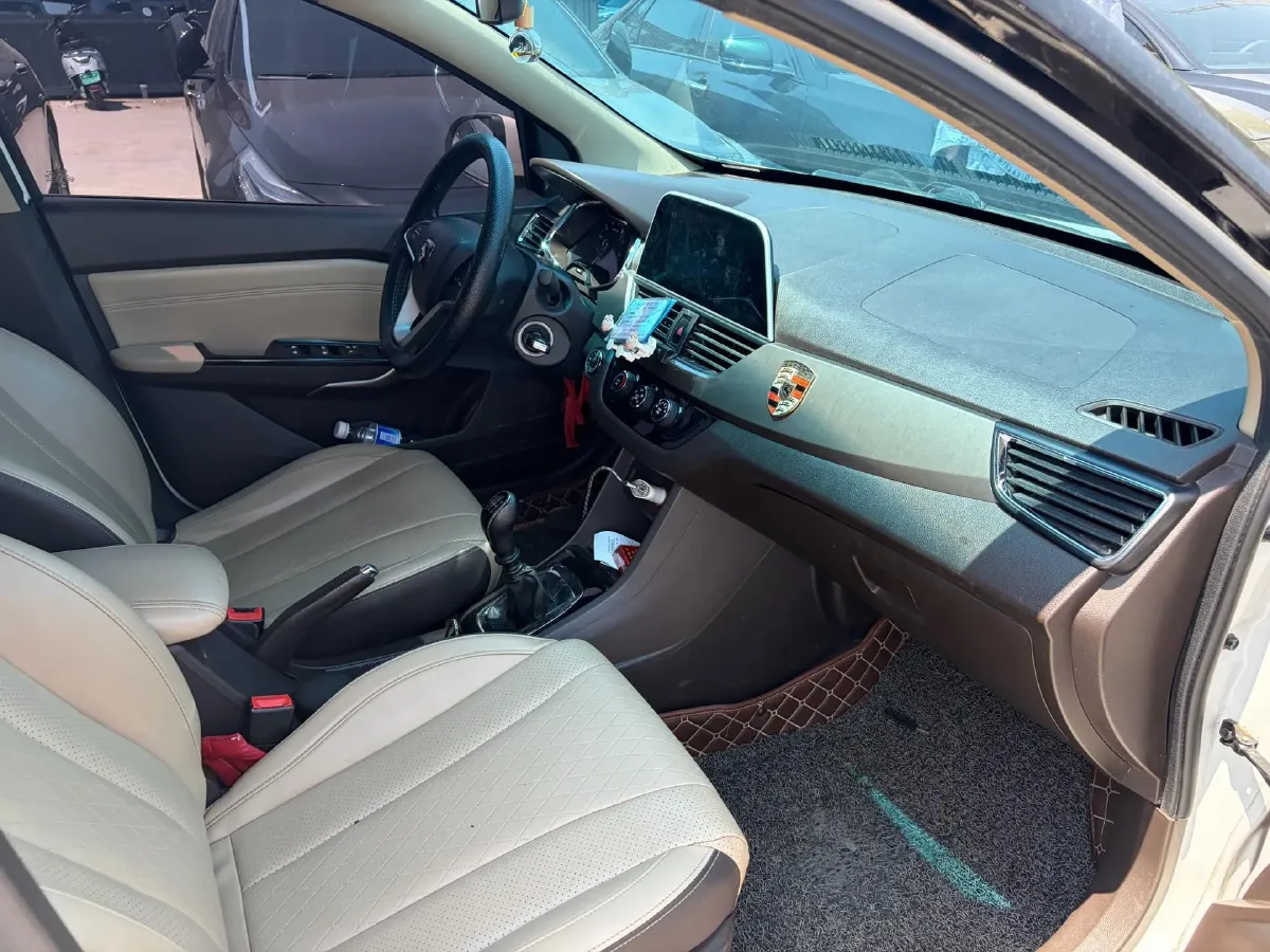 2017 BaoJun 310W 1.5L 112HP L4 6MT,autocango,china used car exporter,china ev exporter,chinese used car exporter,chinese used ev exporter