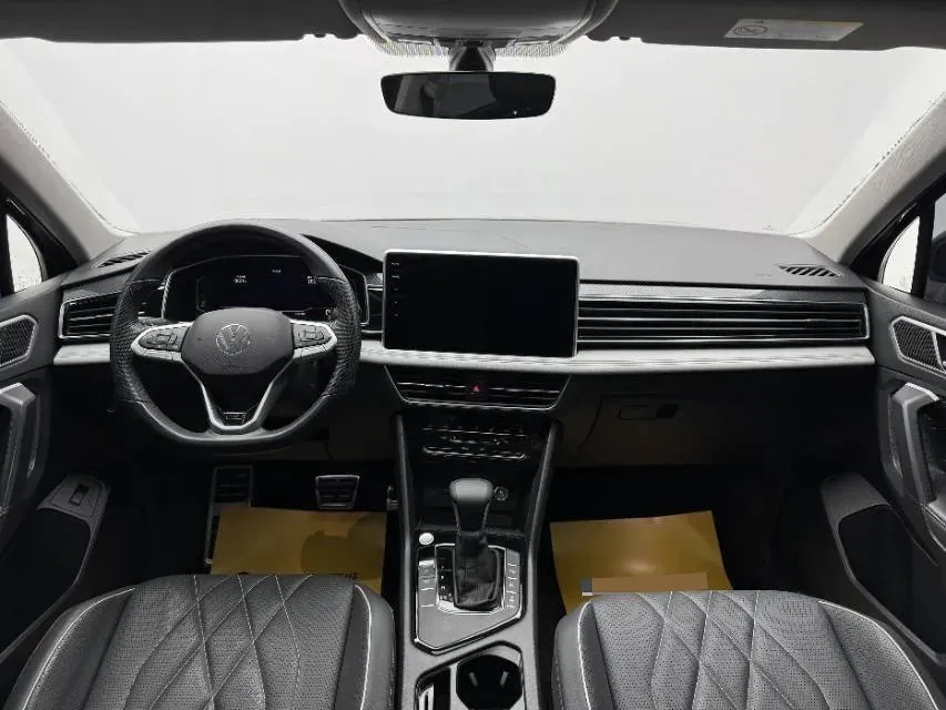2024 Volkswagen Tiguan L 2.0T 186HP L4 7DCT,autocango,china used car exporter,china ev exporter,chinese used car exporter,chinese used ev exporter