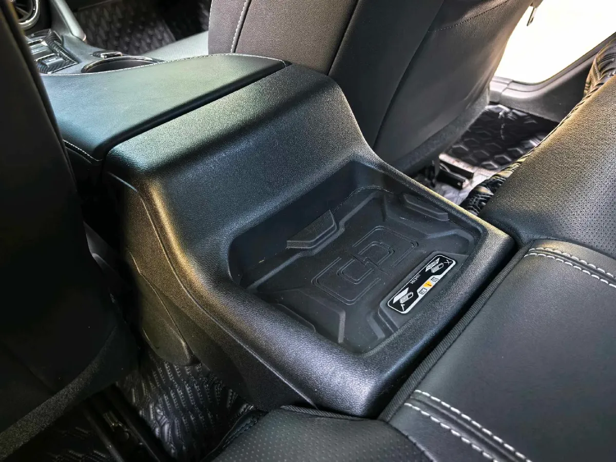 2017 Chevrolet Camaro 2.0T 275HP L4 8AT,autocango,china used car exporter,china ev exporter,chinese used car exporter,chinese used ev exporter