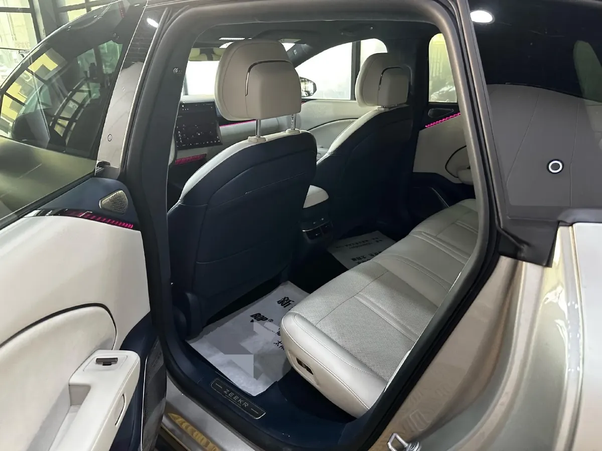2025 HongQi HS7 2.0T 252HP L4 8AT,autocango,china used car exporter,china ev exporter,chinese used car exporter,chinese used ev exporter