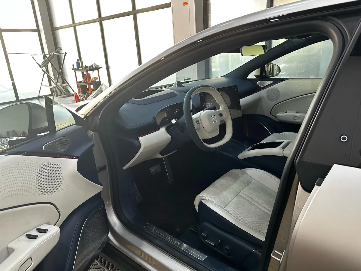 2025 HongQi HS7 2.0T 252HP L4 8AT,autocango,china used car exporter,china ev exporter,chinese used car exporter,chinese used ev exporter