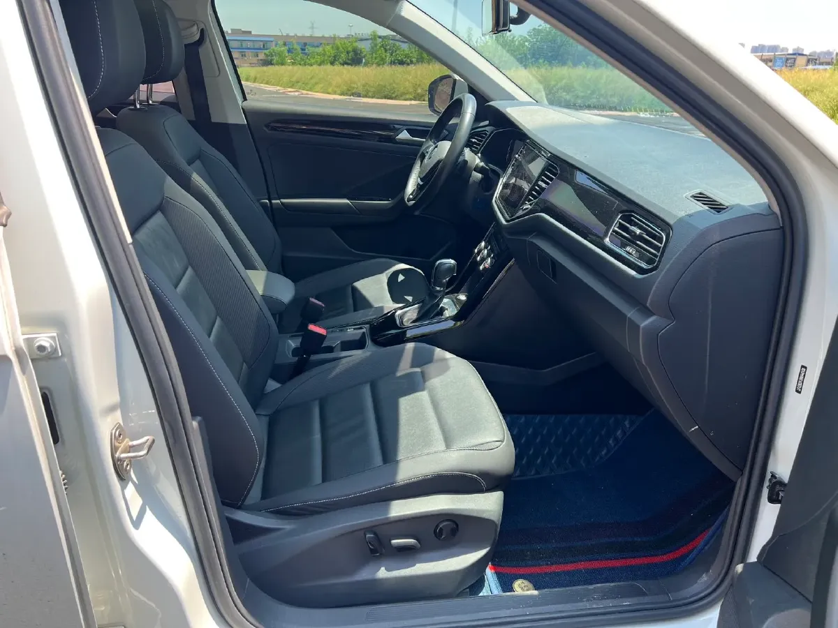 2022 Volkswagen T-Roc 1.4T 150HP L4 7DCT,autocango,china used car exporter,china ev exporter,chinese used car exporter,chinese used ev exporter