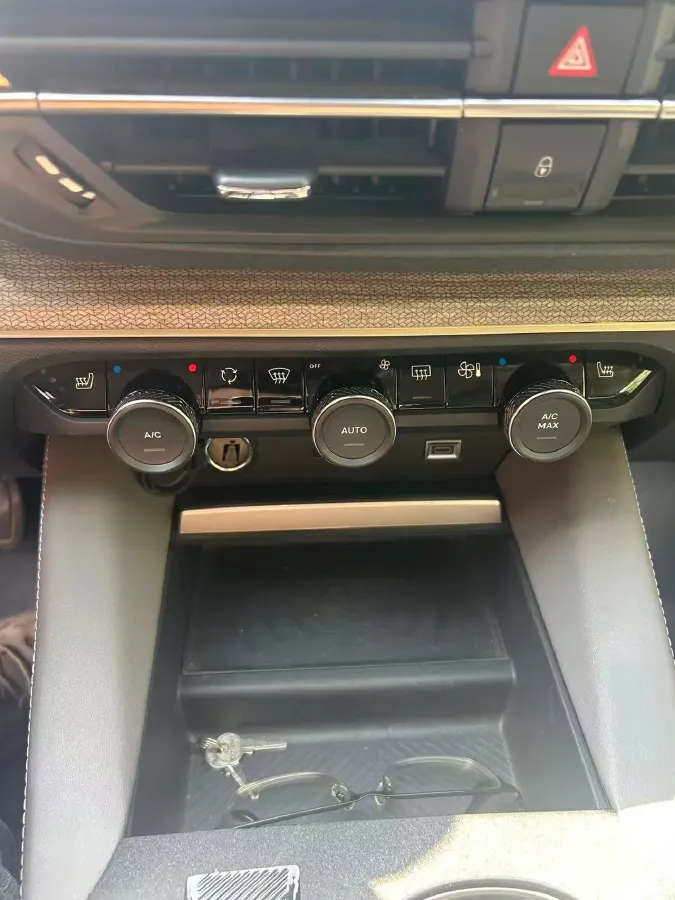 2021 Citroen C5 X 1.6T 175HP L4 8AT,autocango,china used car exporter,china ev exporter,chinese used car exporter,chinese used ev exporter