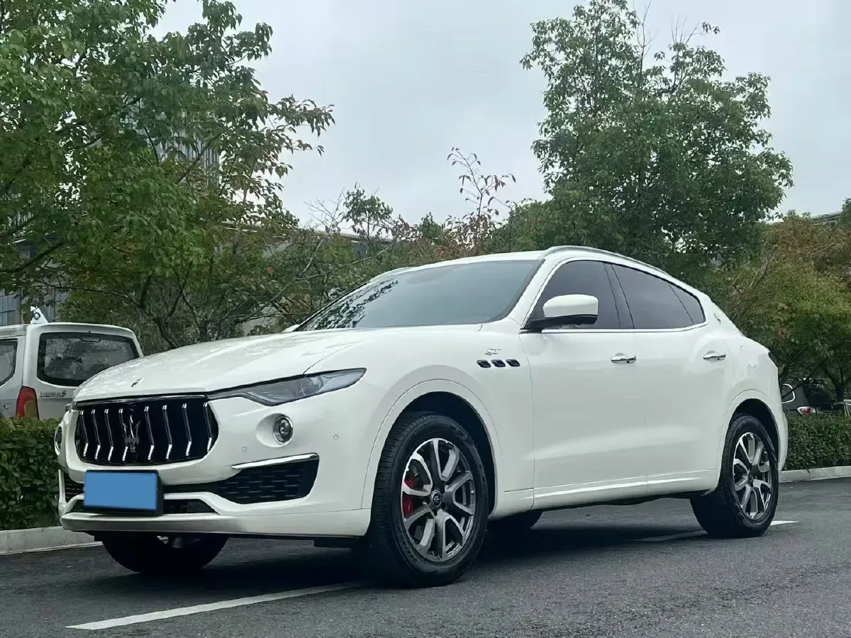 2022 Maserati Levante 2.0T 330HP L4 8AT,autocango,china used car exporter,china ev exporter,chinese used car exporter,chinese used ev exporter