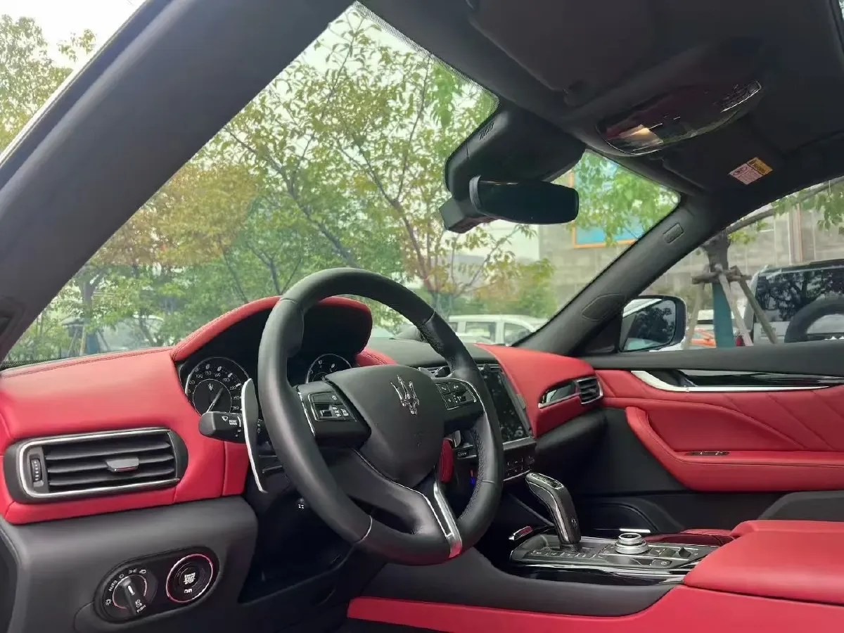 2022 Maserati Levante 2.0T 330HP L4 8AT,autocango,china used car exporter,china ev exporter,chinese used car exporter,chinese used ev exporter