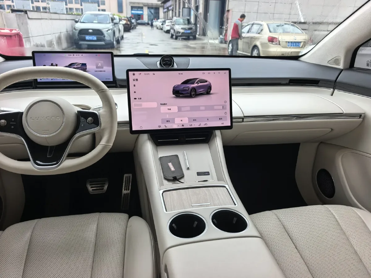 2025 Luxeed R7 REEV 156HP REEV 37KWH,autocango,china used car exporter,china ev exporter,chinese used car exporter,chinese used ev exporter