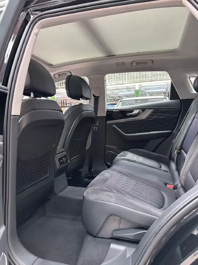 2022 HongQi HS5 2.0T 224HP L4 6AT,autocango,china used car exporter,china ev exporter,chinese used car exporter,chinese used ev exporter