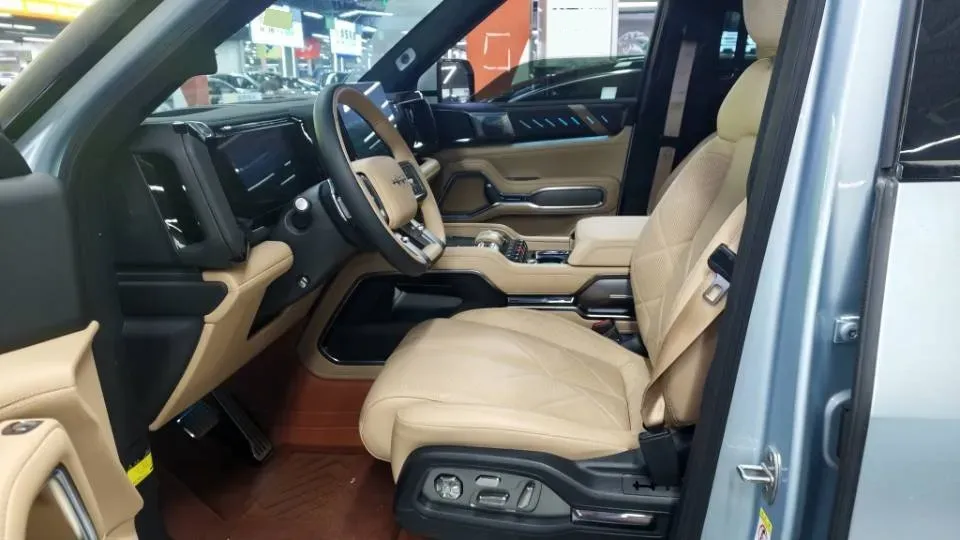 2025 FangChengBao Bao 8 2.0T 245HP L4 E-CVT PHEV 36.8KWH,autocango,china used car exporter,china ev exporter,chinese used car exporter,chinese used ev exporter