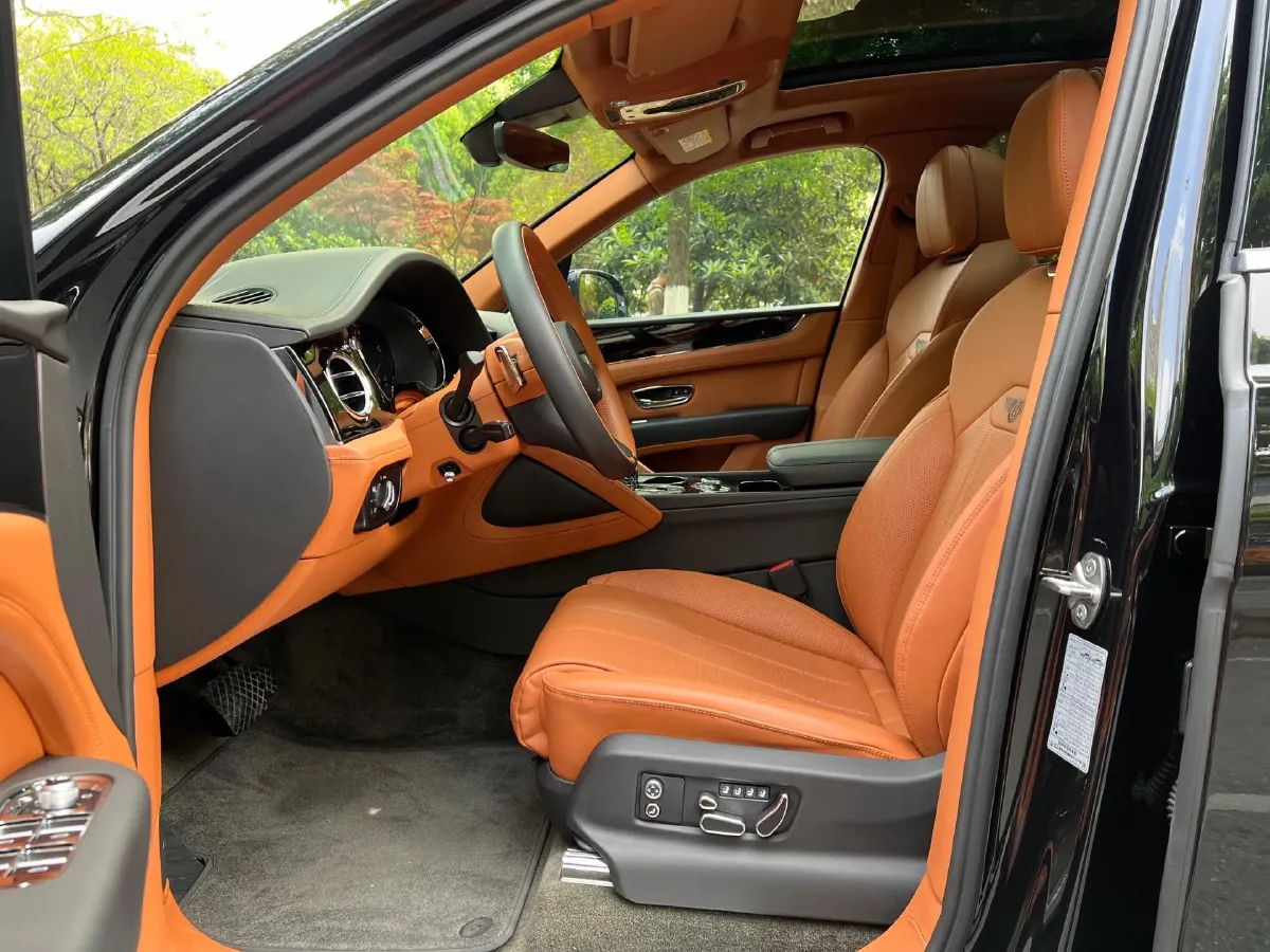 2022 Bentley Bentayga 4.0T 550HP V8 8AT,autocango,china used car exporter,china ev exporter,chinese used car exporter,chinese used ev exporter