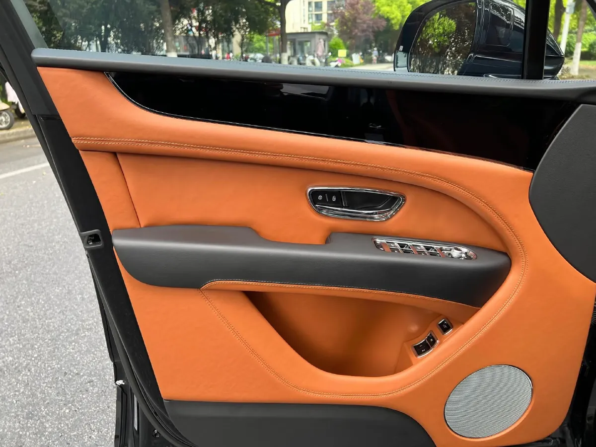 2022 Bentley Bentayga 4.0T 550HP V8 8AT,autocango,china used car exporter,china ev exporter,chinese used car exporter,chinese used ev exporter