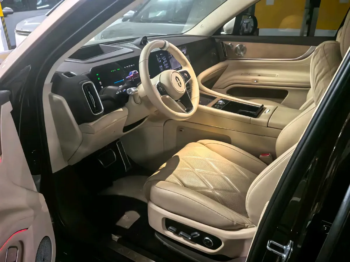 2025 AITO AITO M9 REEV 160HP REEV 52KWH,autocango,china used car exporter,china ev exporter,chinese used car exporter,chinese used ev exporter