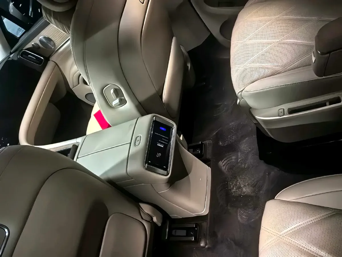 2025 AITO AITO M9 REEV 160HP REEV 52KWH,autocango,china used car exporter,china ev exporter,chinese used car exporter,chinese used ev exporter