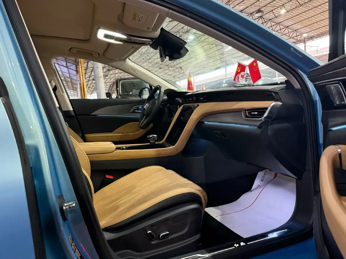 2023 HongQi H5 2.0T 224HP L4 8AT,autocango,china used car exporter,china ev exporter,chinese used car exporter,chinese used ev exporter