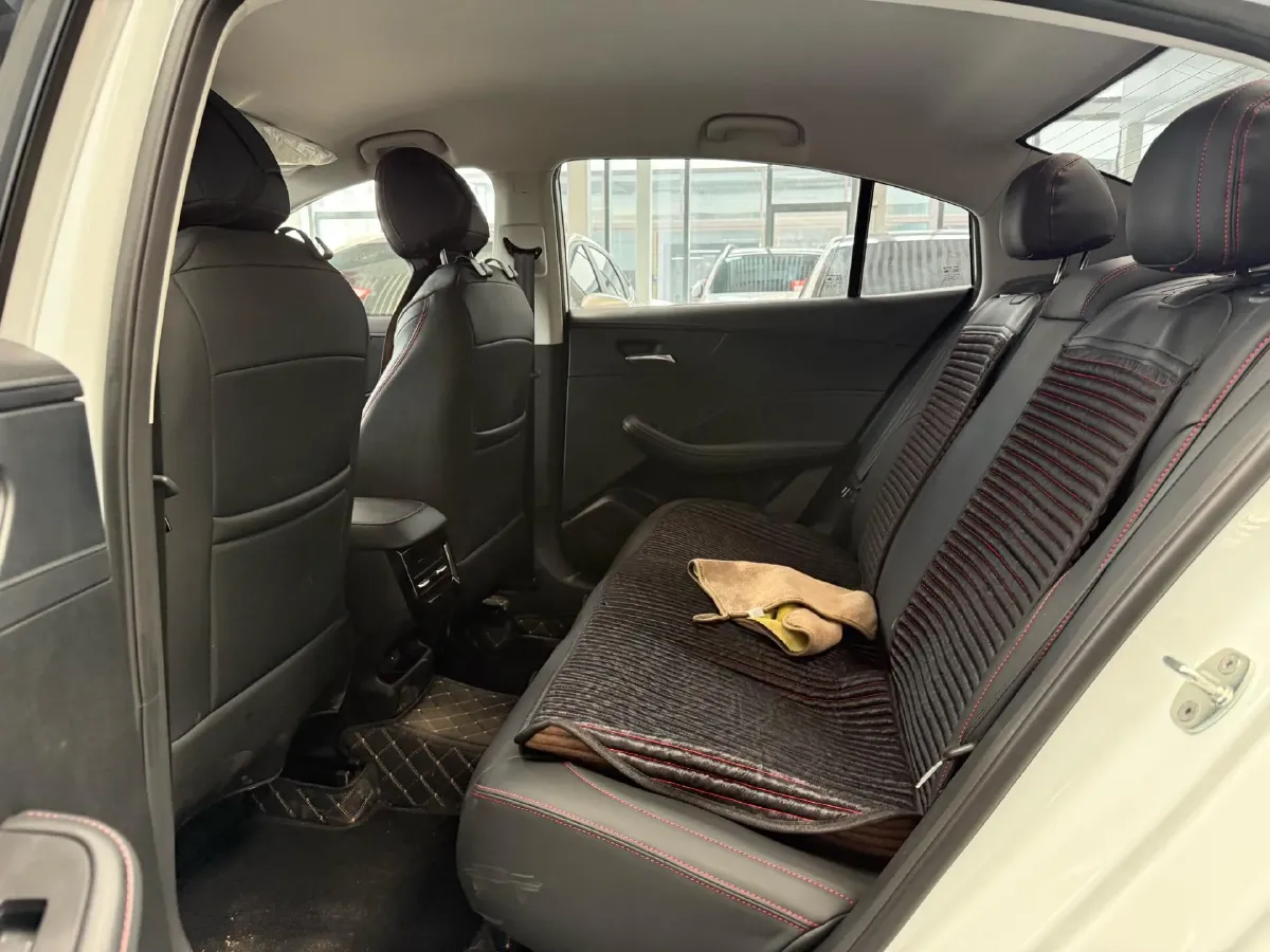 2023 Roewe i5 1.5L 129HP L4 5MT,autocango,china used car exporter,china ev exporter,chinese used car exporter,chinese used ev exporter