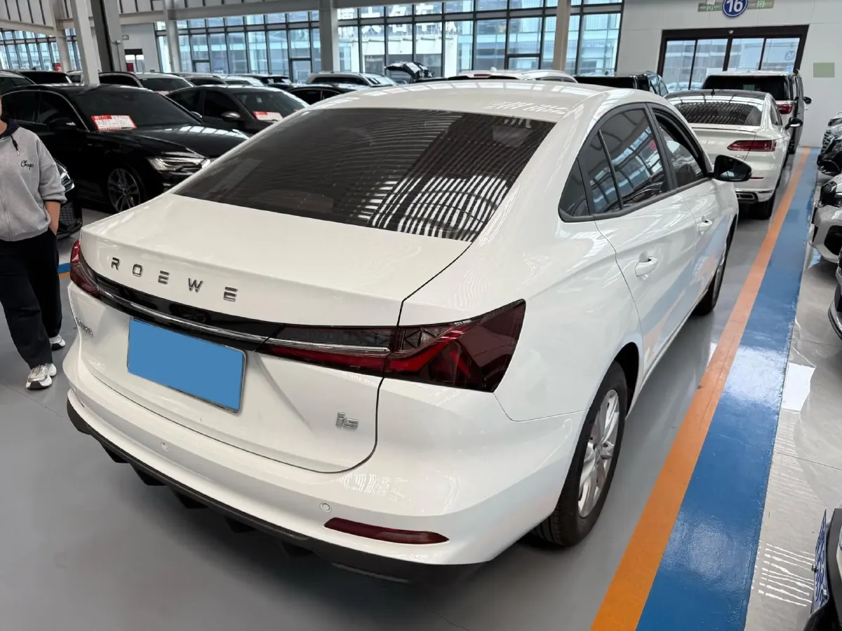 2023 Roewe i5 1.5L 129HP L4 5MT,autocango,china used car exporter,china ev exporter,chinese used car exporter,chinese used ev exporter