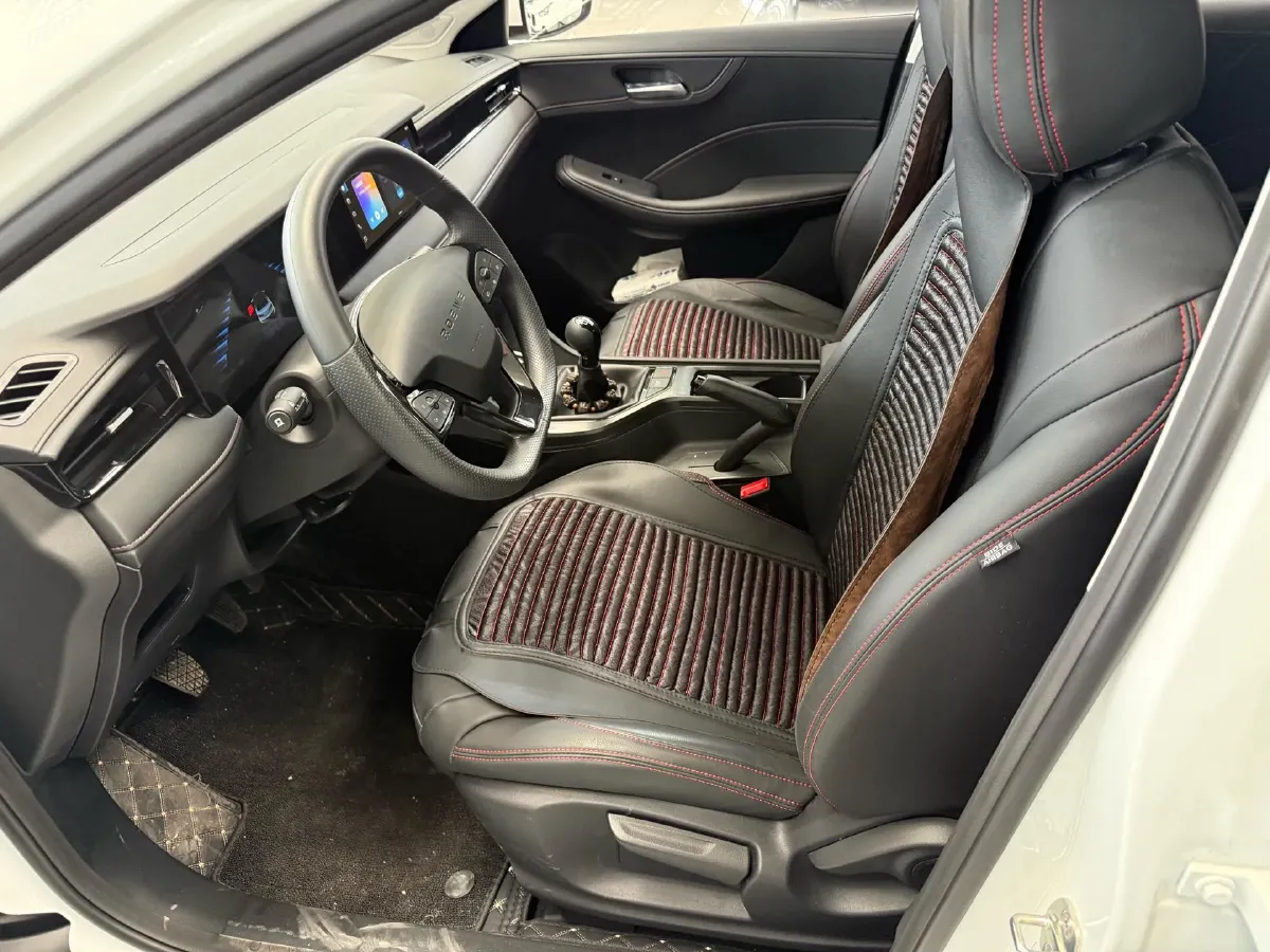 2023 Roewe i5 1.5L 129HP L4 5MT,autocango,china used car exporter,china ev exporter,chinese used car exporter,chinese used ev exporter