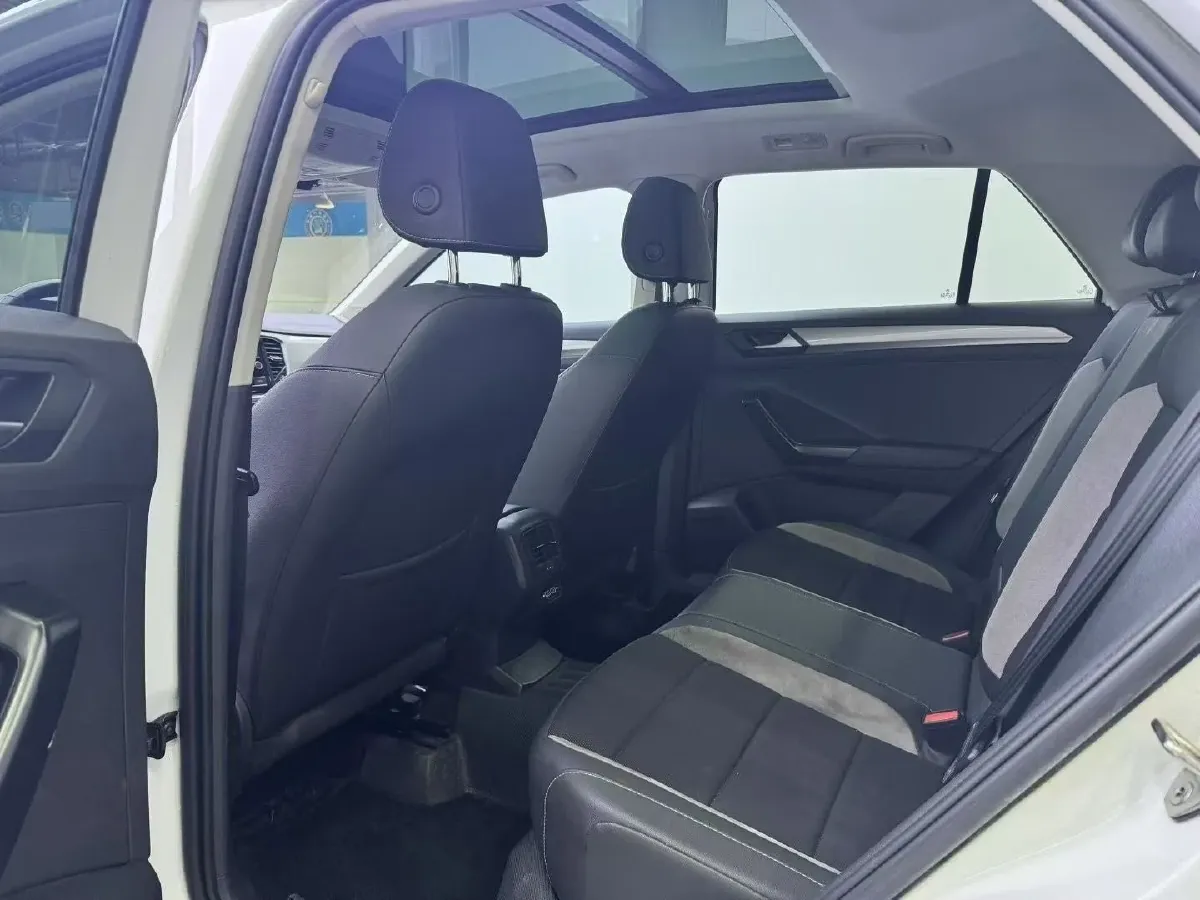 2020 Volkswagen T-Roc 1.4T 150HP L4 7DCT,autocango,china used car exporter,china ev exporter,chinese used car exporter,chinese used ev exporter