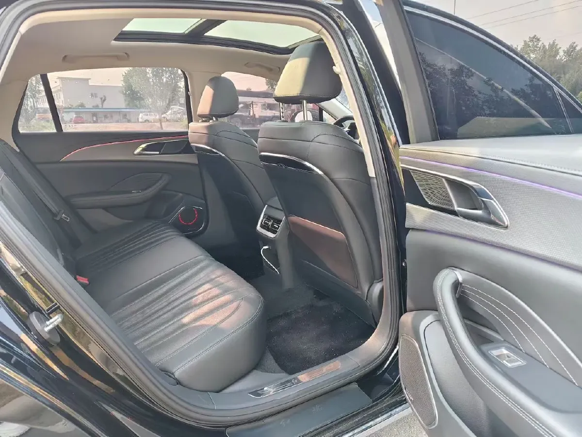 2023 HongQi H5 2.0T 224HP L4 8AT,autocango,china used car exporter,china ev exporter,chinese used car exporter,chinese used ev exporter