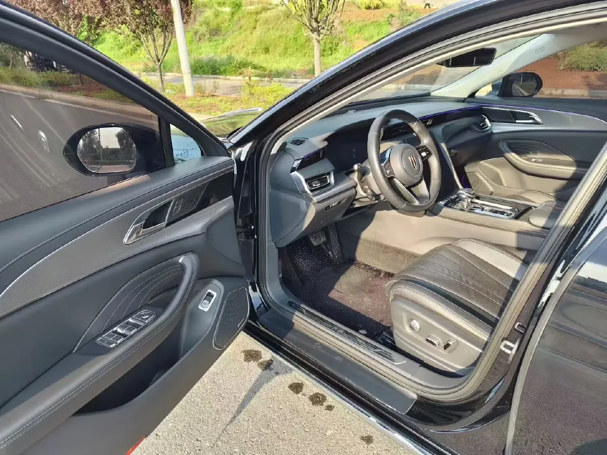 2023 HongQi H5 2.0T 224HP L4 8AT,autocango,china used car exporter,china ev exporter,chinese used car exporter,chinese used ev exporter
