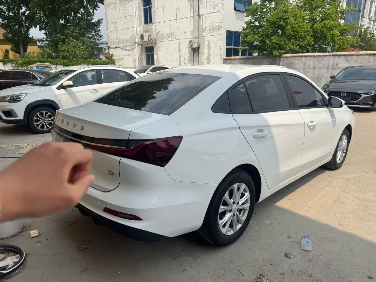 2023 Roewe i5 1.5L 129HP L4 5MT,autocango,china used car exporter,china ev exporter,chinese used car exporter,chinese used ev exporter