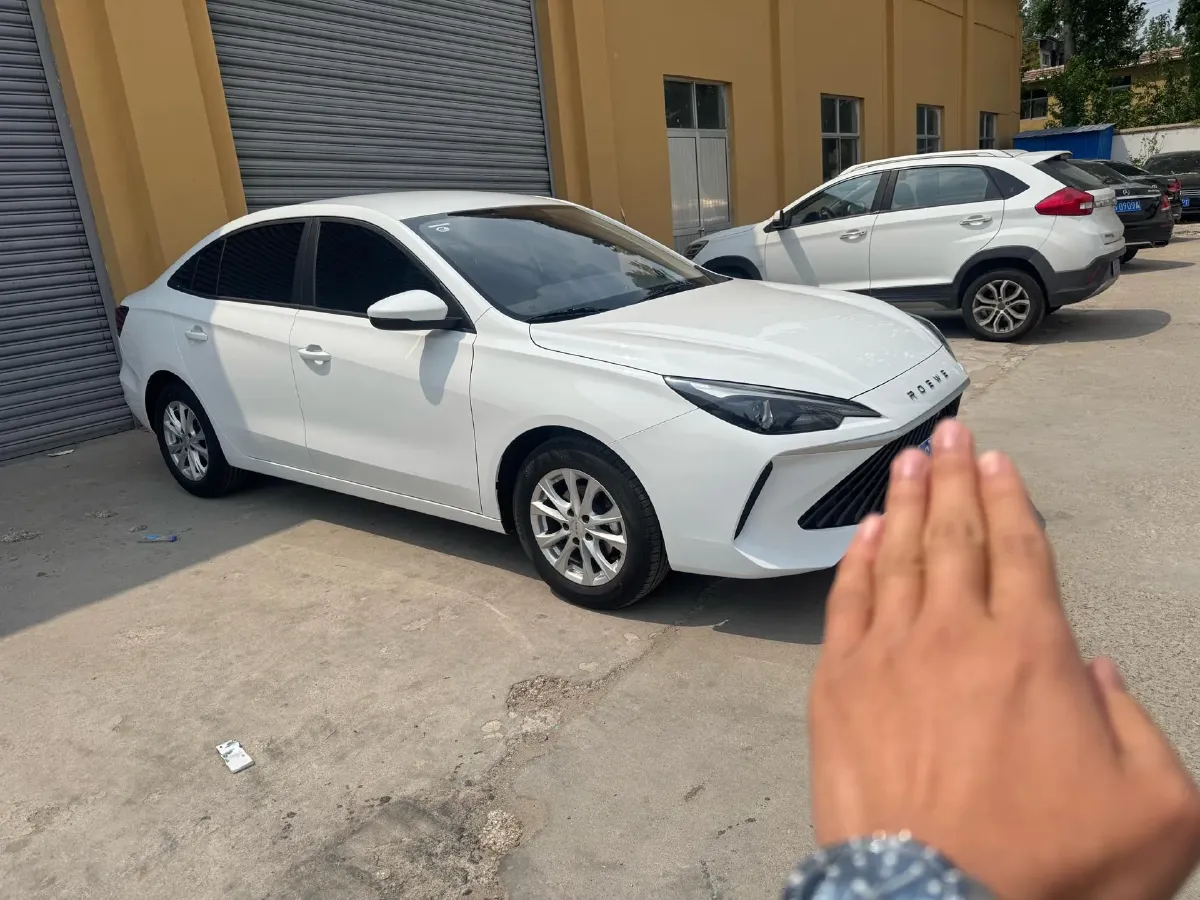 2023 Roewe i5 1.5L 129HP L4 5MT,autocango,china used car exporter,china ev exporter,chinese used car exporter,chinese used ev exporter