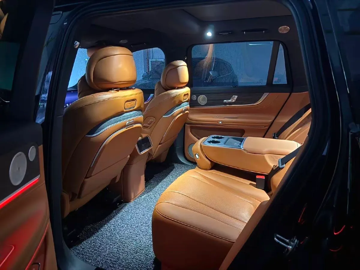 2025 AITO AITO M9 REEV 160HP REEV 52KWH,autocango,china used car exporter,china ev exporter,chinese used car exporter,chinese used ev exporter
