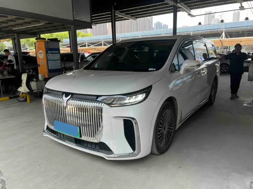 2025 Voyah Dream 1.5T 150HP L4 PHEV 41.7KWH,autocango,china used car exporter,china ev exporter,chinese used car exporter,chinese used ev exporter