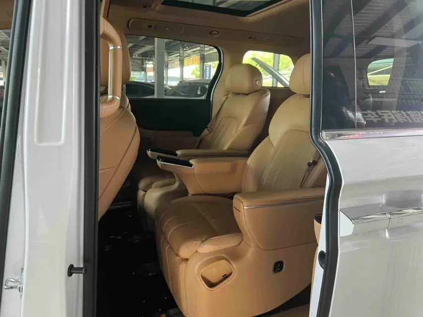 2025 Voyah Dream 1.5T 150HP L4 PHEV 41.7KWH,autocango,china used car exporter,china ev exporter,chinese used car exporter,chinese used ev exporter