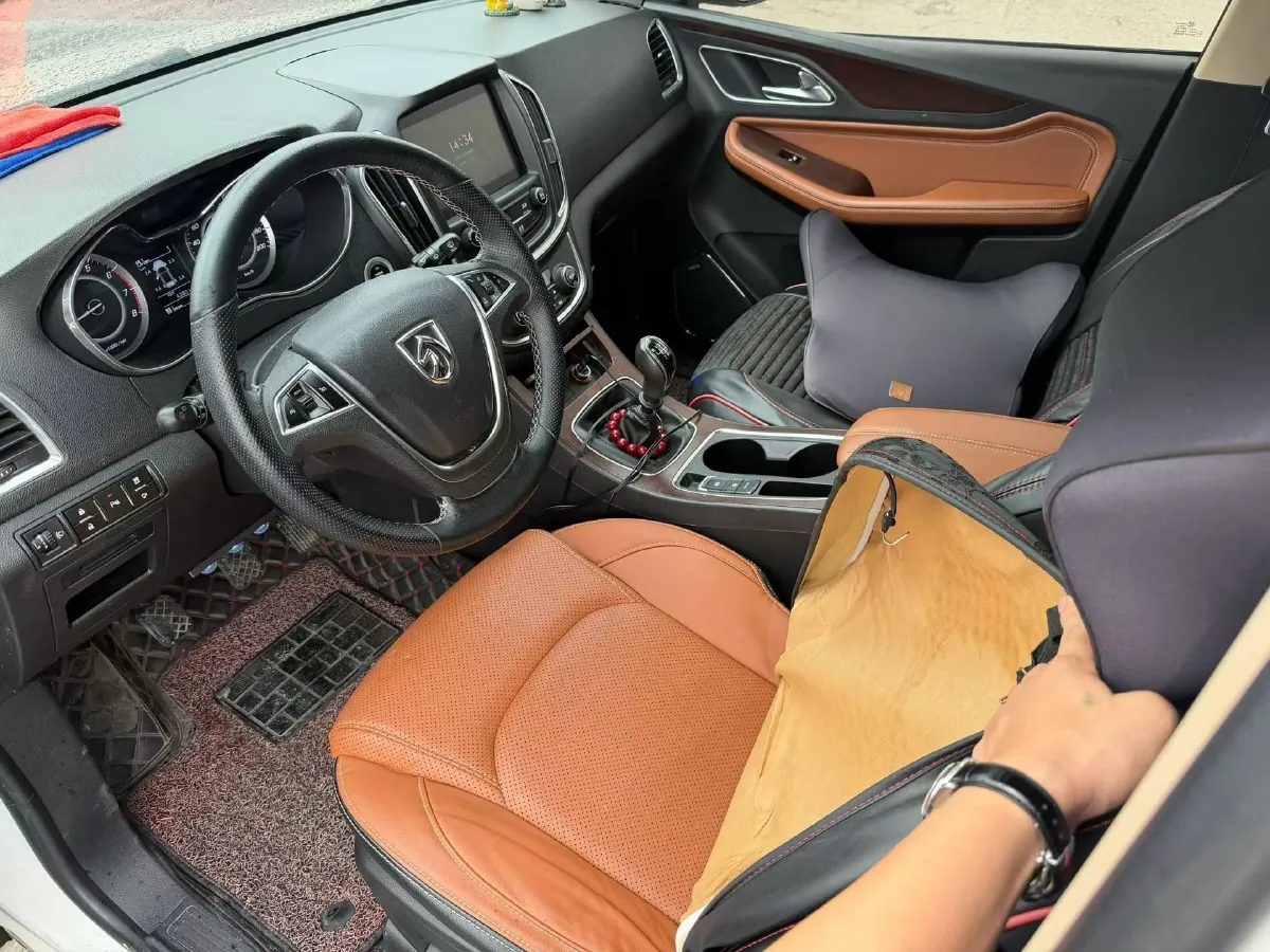 2017 BaoJun 560 1.5T 150HP L4 6MT,autocango,china used car exporter,china ev exporter,chinese used car exporter,chinese used ev exporter