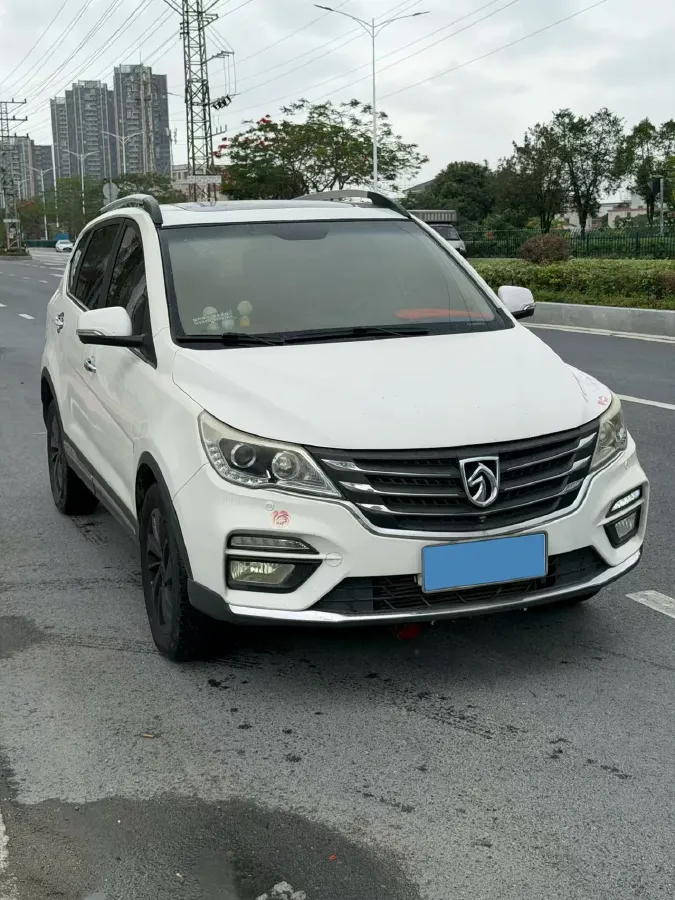 2017 BaoJun 560 1.5T 150HP L4 6MT,autocango,china used car exporter,china ev exporter,chinese used car exporter,chinese used ev exporter