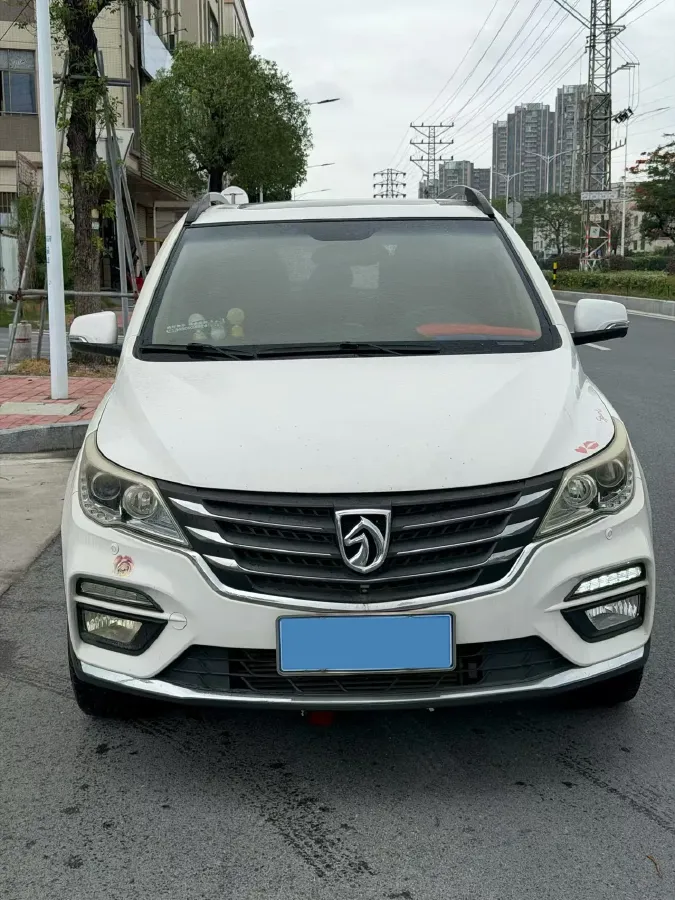 2017 BaoJun 560 1.5T 150HP L4 6MT,autocango,china used car exporter,china ev exporter,chinese used car exporter,chinese used ev exporter