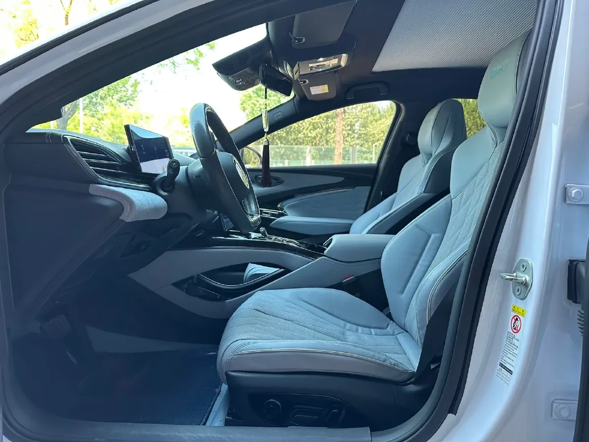 2022 AITO AITO M5 Range Extended 125HP REEV 40KWH,autocango,china used car exporter,china ev exporter,chinese used car exporter,chinese used ev exporter