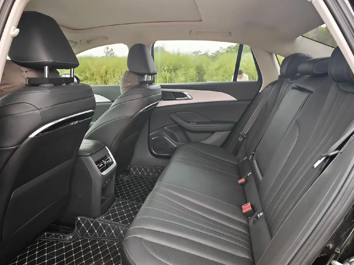 2024 HongQi H5 2.0T 224HP L4 8AT,autocango,china used car exporter,china ev exporter,chinese used car exporter,chinese used ev exporter