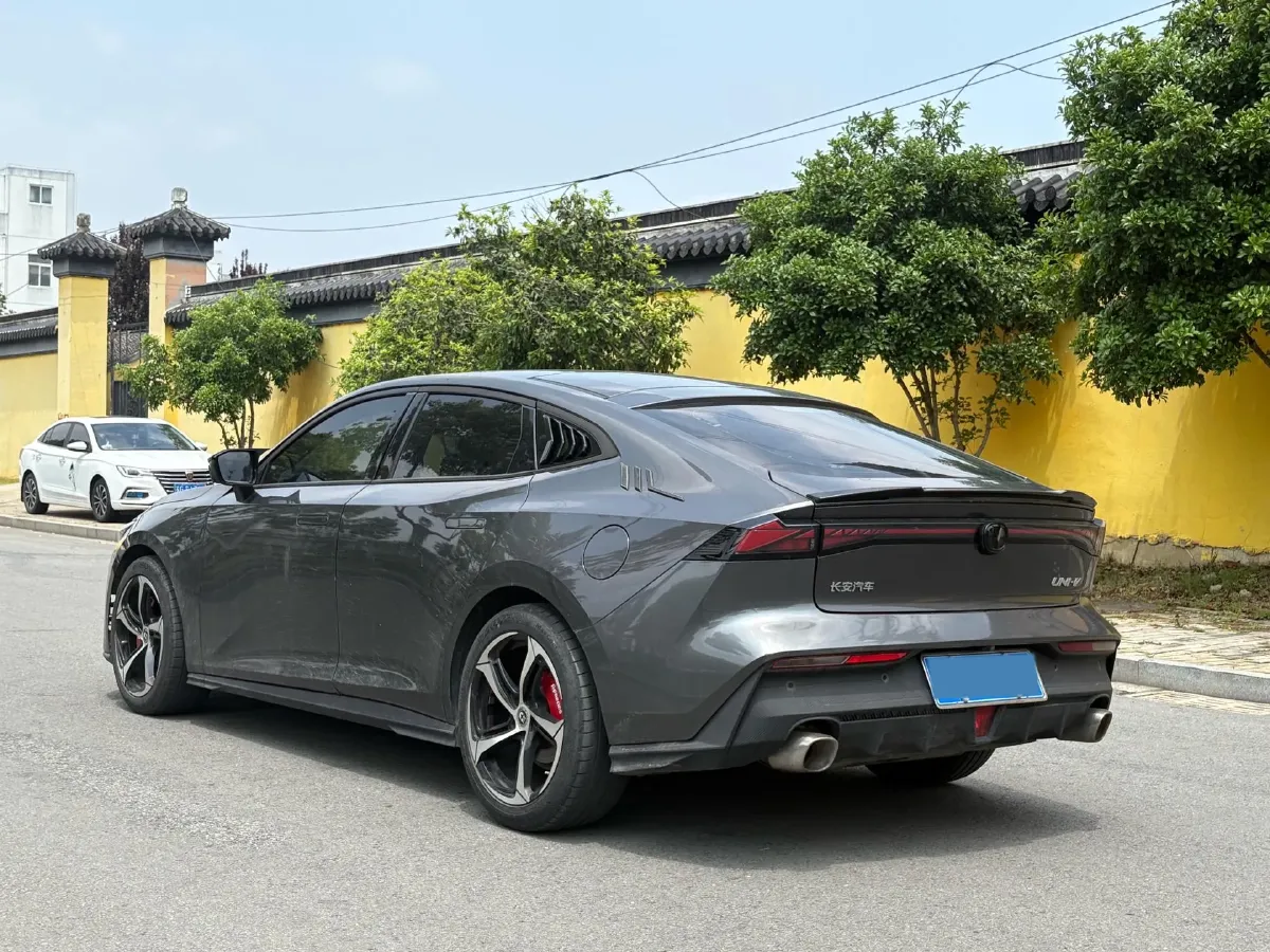 2022 ChangAn UNI-V 1.5T 188HP L4 7DCT,autocango,china used car exporter,china ev exporter,chinese used car exporter,chinese used ev exporter