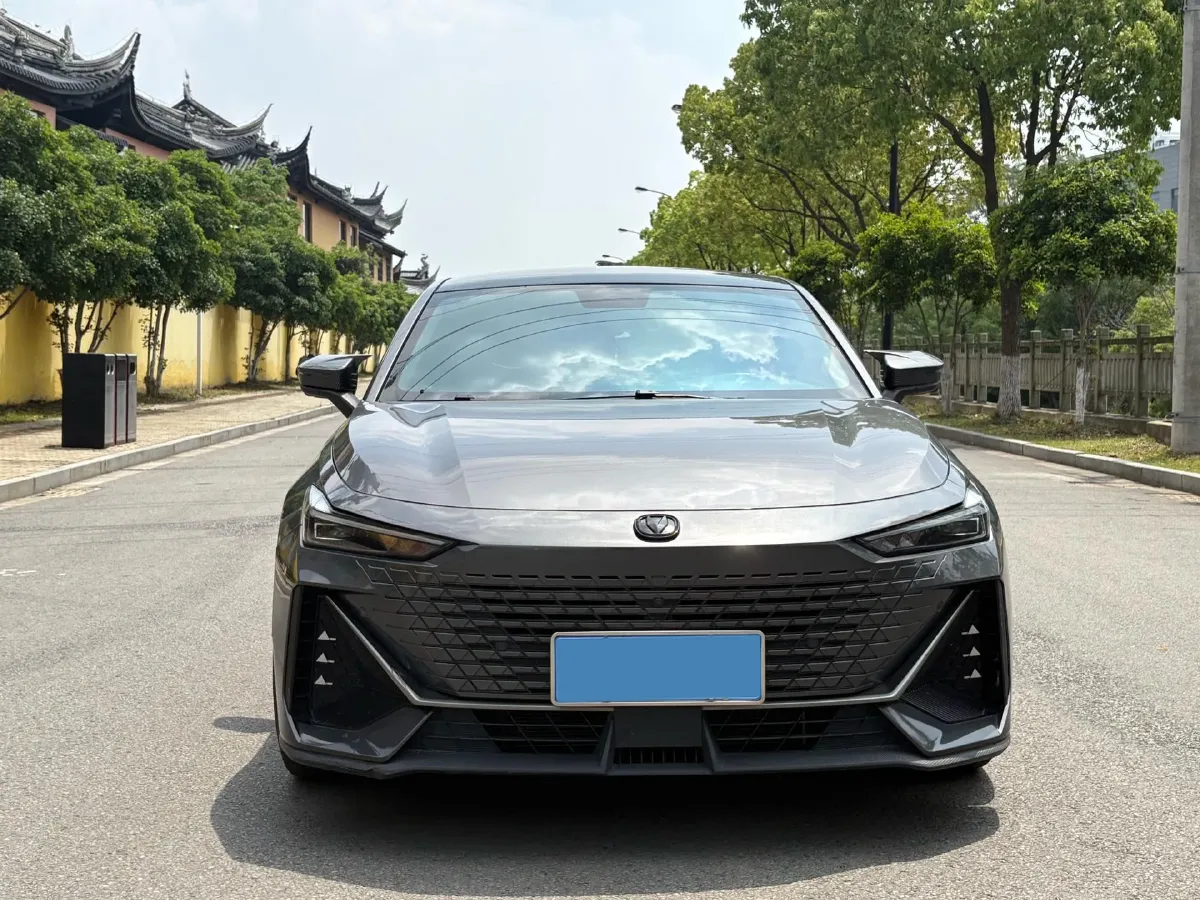 2022 ChangAn UNI-V 1.5T 188HP L4 7DCT,autocango,china used car exporter,china ev exporter,chinese used car exporter,chinese used ev exporter