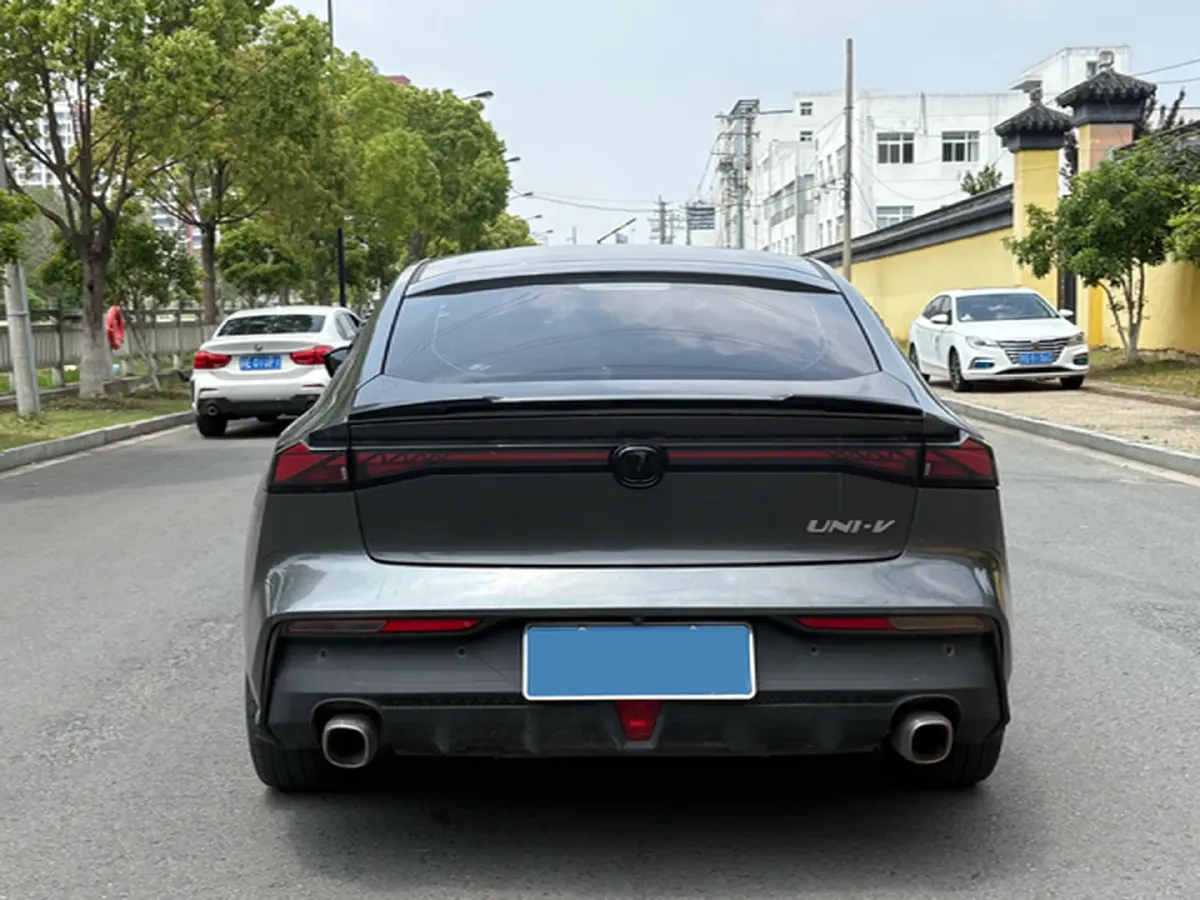 2022 ChangAn UNI-V 1.5T 188HP L4 7DCT,autocango,china used car exporter,china ev exporter,chinese used car exporter,chinese used ev exporter