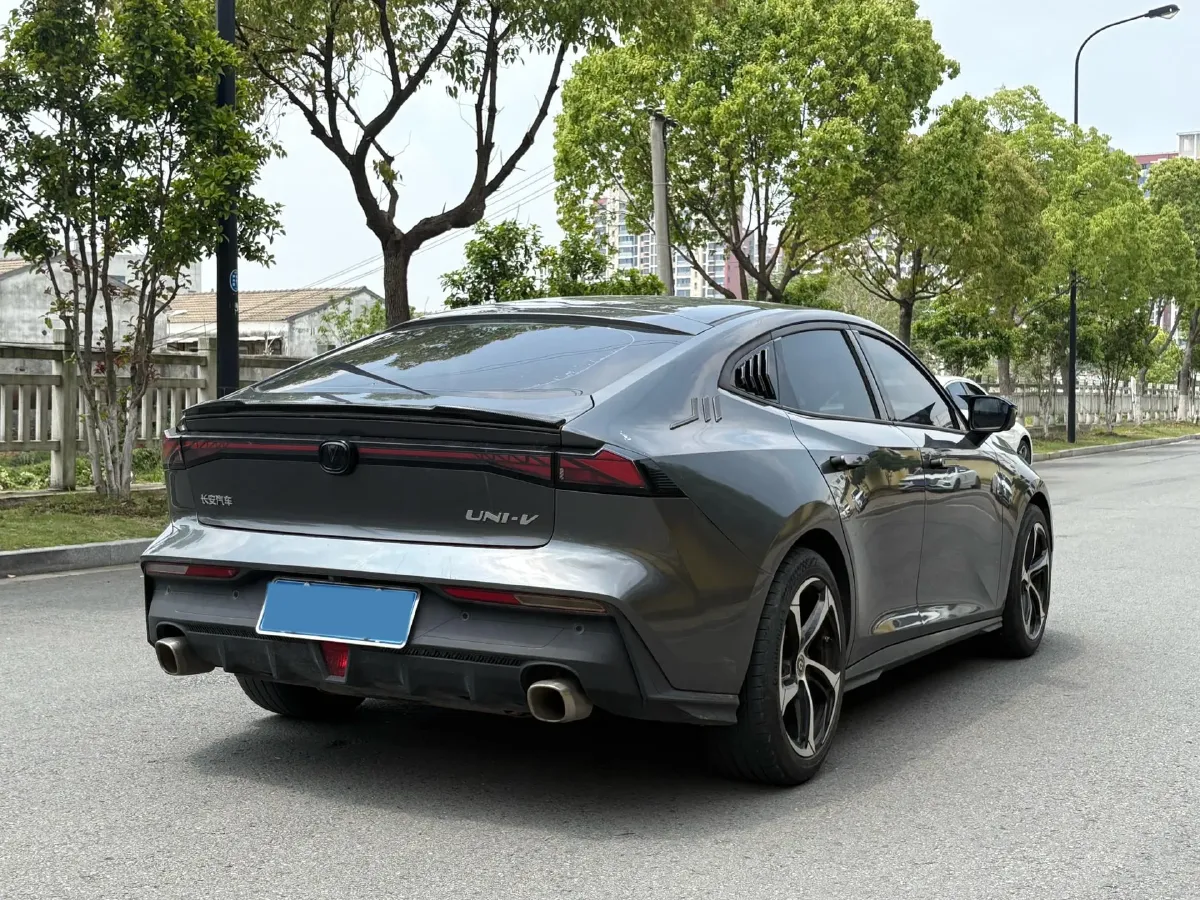 2022 ChangAn UNI-V 1.5T 188HP L4 7DCT,autocango,china used car exporter,china ev exporter,chinese used car exporter,chinese used ev exporter