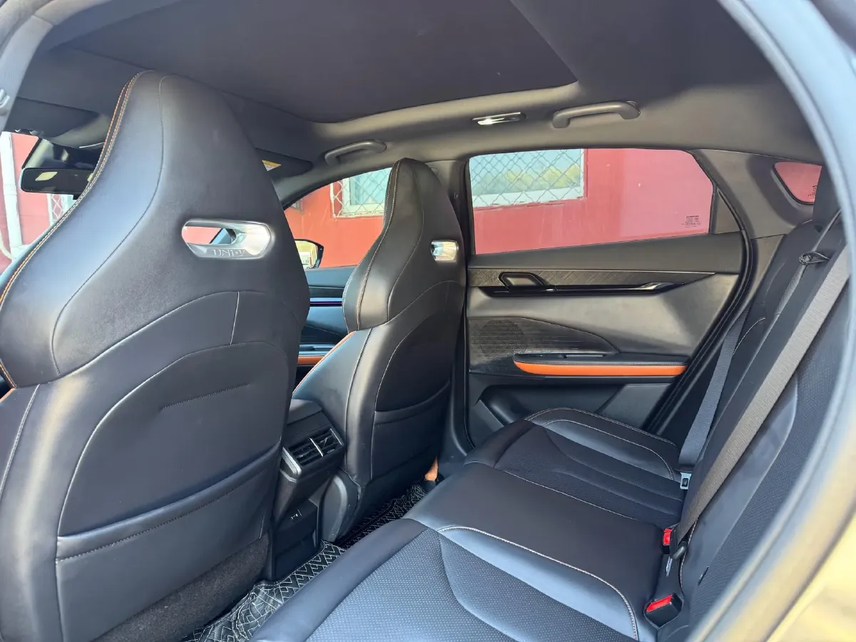 2024 ChangAn UNI-V 1.5T 188HP L4 7DCT,autocango,china used car exporter,china ev exporter,chinese used car exporter,chinese used ev exporter