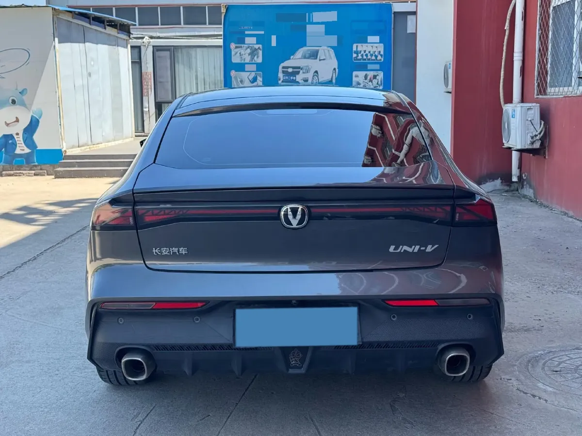 2024 ChangAn UNI-V 1.5T 188HP L4 7DCT,autocango,china used car exporter,china ev exporter,chinese used car exporter,chinese used ev exporter