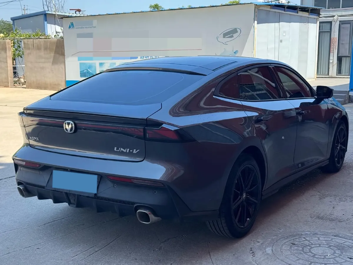 2024 ChangAn UNI-V 1.5T 188HP L4 7DCT,autocango,china used car exporter,china ev exporter,chinese used car exporter,chinese used ev exporter