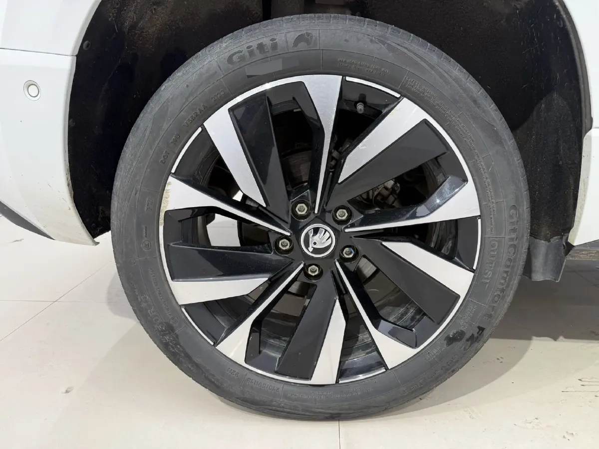 2024 Skoda Karoq 1.4T 150HP L4 7DCT,autocango,china used car exporter,china ev exporter,chinese used car exporter,chinese used ev exporter