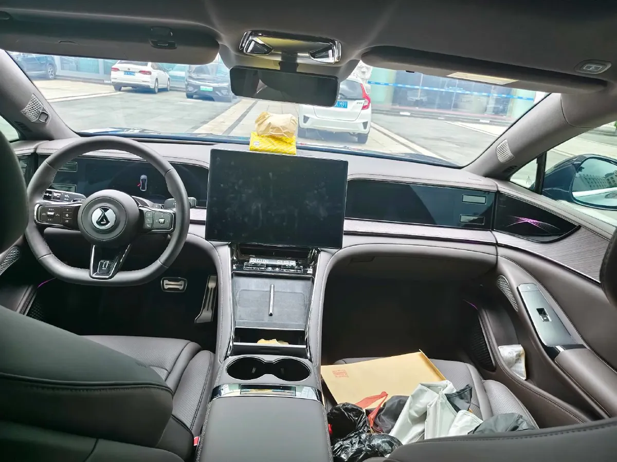 2024 Denza DenzaZ9 2.0T 207HP L4 E-CVT PHEV 38.5KWH,autocango,china used car exporter,china ev exporter,chinese used car exporter,chinese used ev exporter