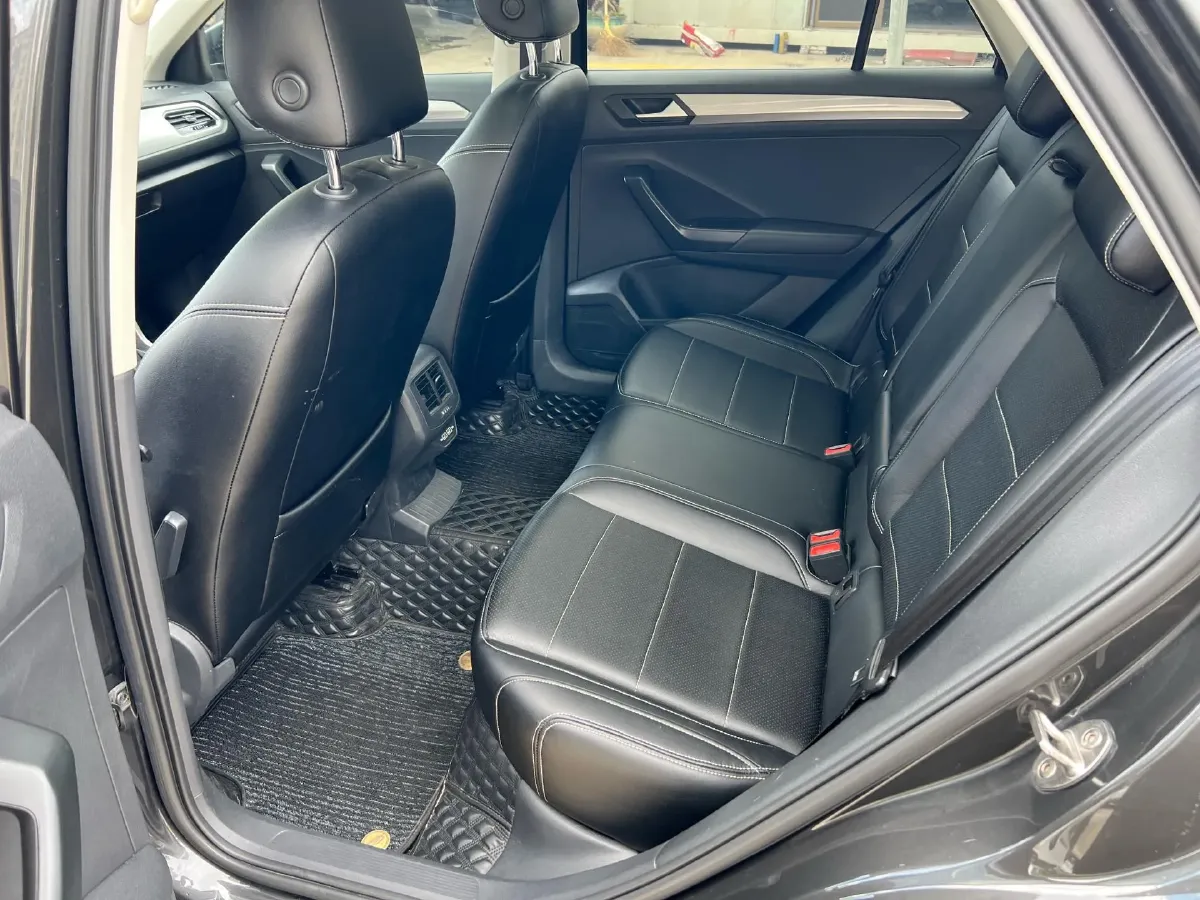 2022 Volkswagen T-Roc 1.4T 150HP L4 7DCT,autocango,china used car exporter,china ev exporter,chinese used car exporter,chinese used ev exporter