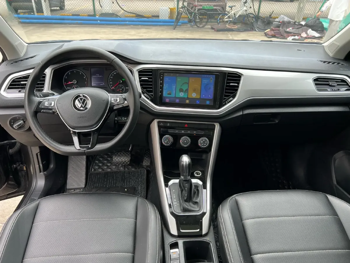2022 Volkswagen T-Roc 1.4T 150HP L4 7DCT,autocango,china used car exporter,china ev exporter,chinese used car exporter,chinese used ev exporter