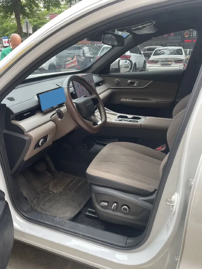 2025 Chery Tiggo 8 Plus 1.6T 197HP L4 7DCT,autocango,china used car exporter,china ev exporter,chinese used car exporter,chinese used ev exporter