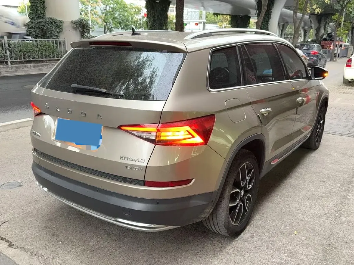 2020 Skoda Kodiak 2.0T 186HP L4 7DCT,autocango,china used car exporter,china ev exporter,chinese used car exporter,chinese used ev exporter