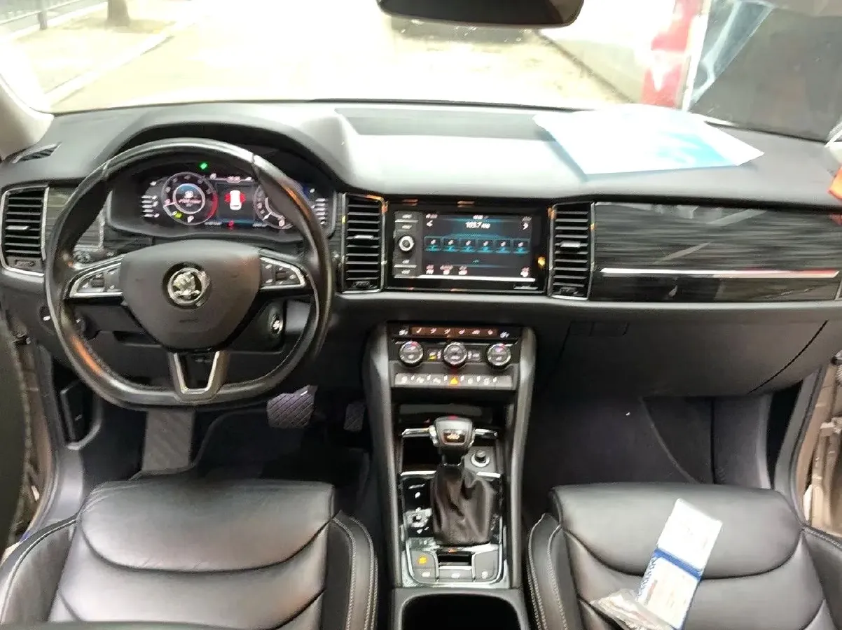 2020 Skoda Kodiak 2.0T 186HP L4 7DCT,autocango,china used car exporter,china ev exporter,chinese used car exporter,chinese used ev exporter