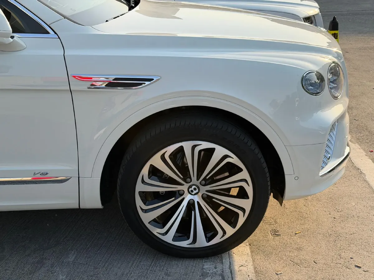 2022 Bentley Bentayga 4.0T 550HP V8 8AT,autocango,china used car exporter,china ev exporter,chinese used car exporter,chinese used ev exporter