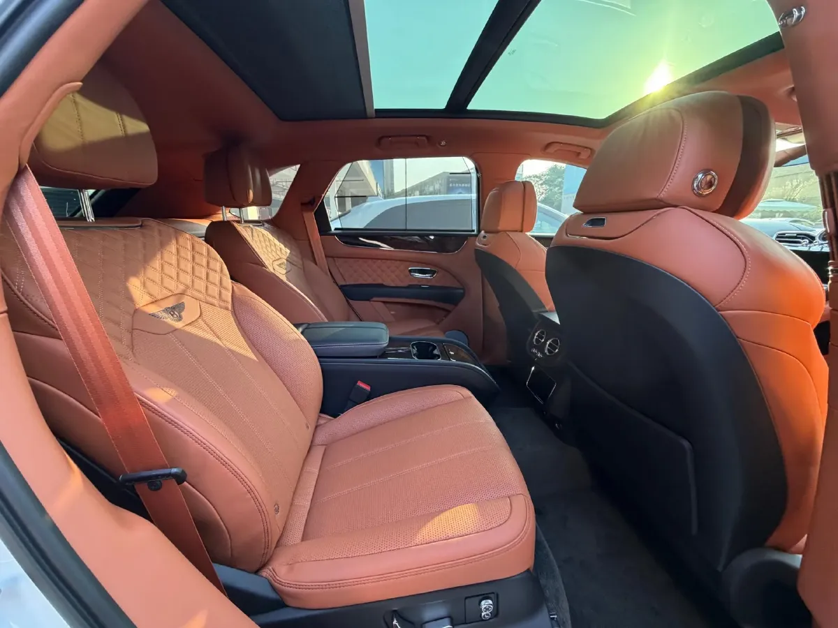2022 Bentley Bentayga 4.0T 550HP V8 8AT,autocango,china used car exporter,china ev exporter,chinese used car exporter,chinese used ev exporter