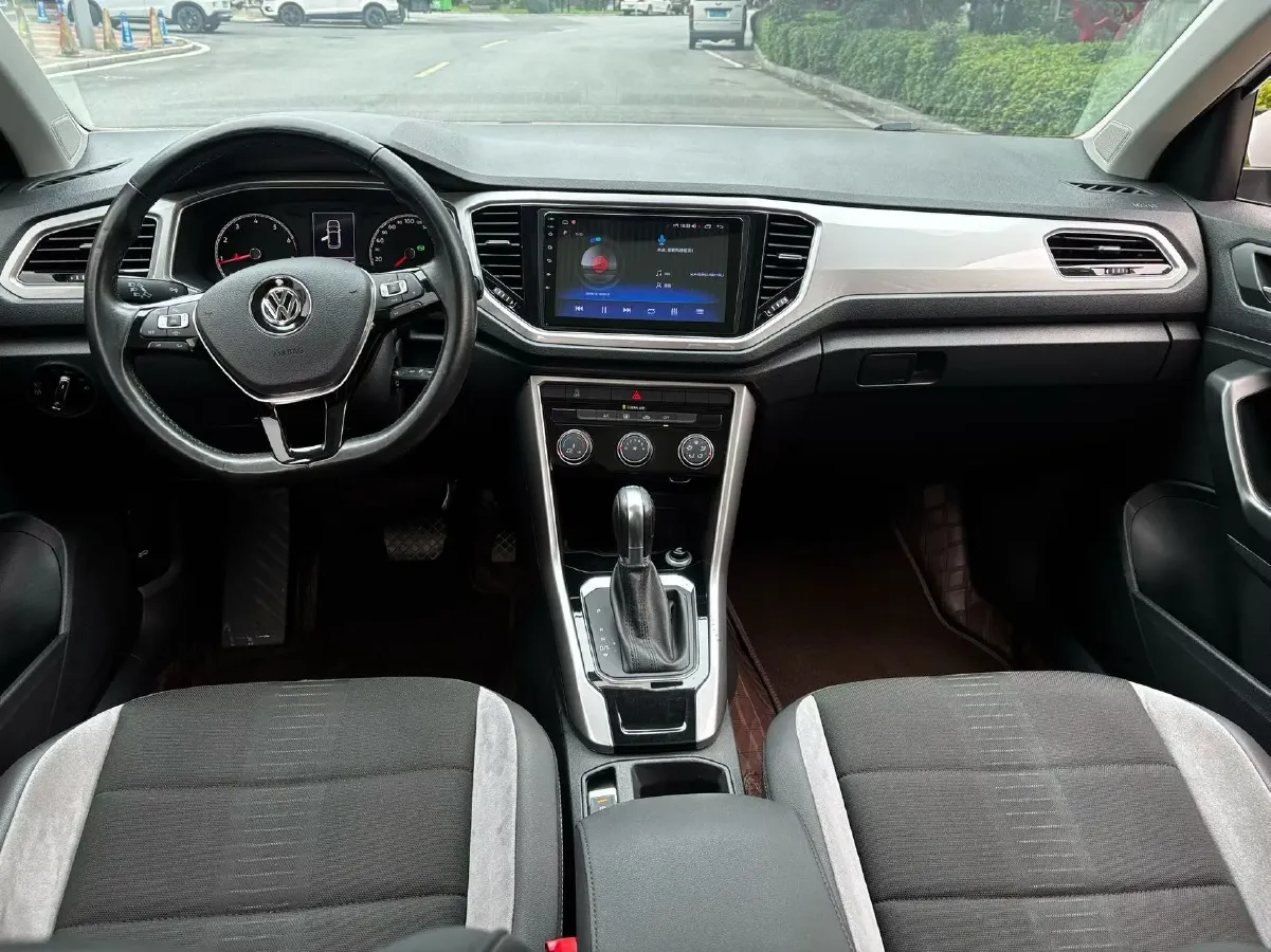 2020 Volkswagen T-Roc 1.4T 131HP L4 7DCT,autocango,china used car exporter,china ev exporter,chinese used car exporter,chinese used ev exporter